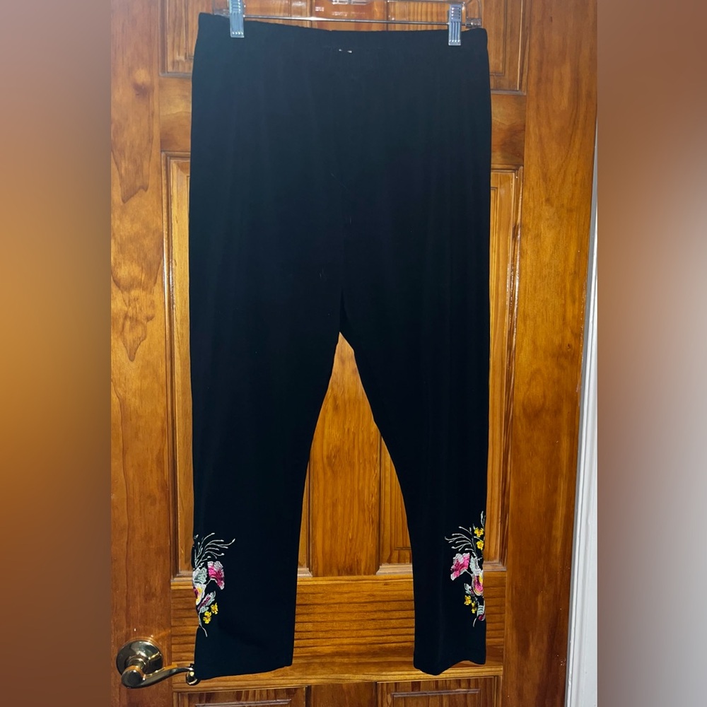 SOLD! Woman Within Floral Leggngs